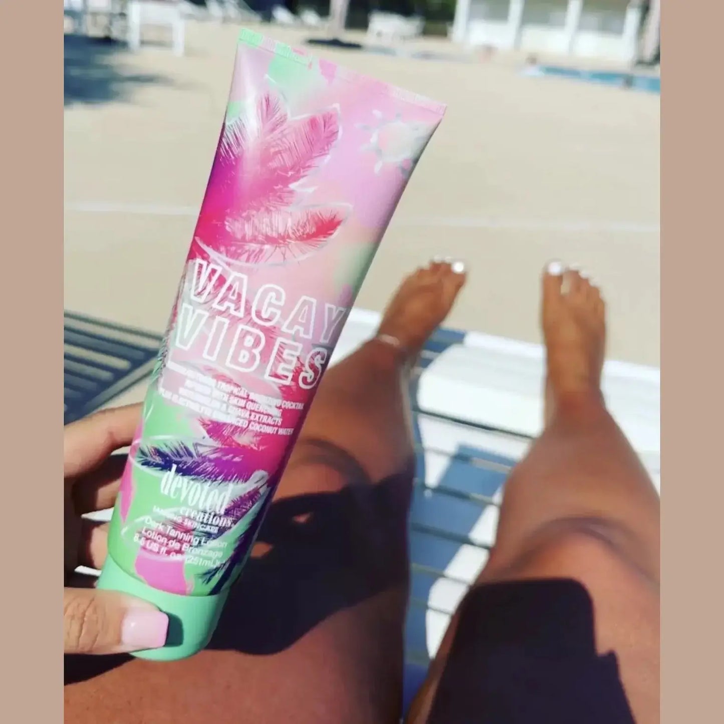 Tan activator Devoted Creations Vacay Vibes, Tropical Bronzing Lotion with hydrating Guava and Watermelon, 251 ml
