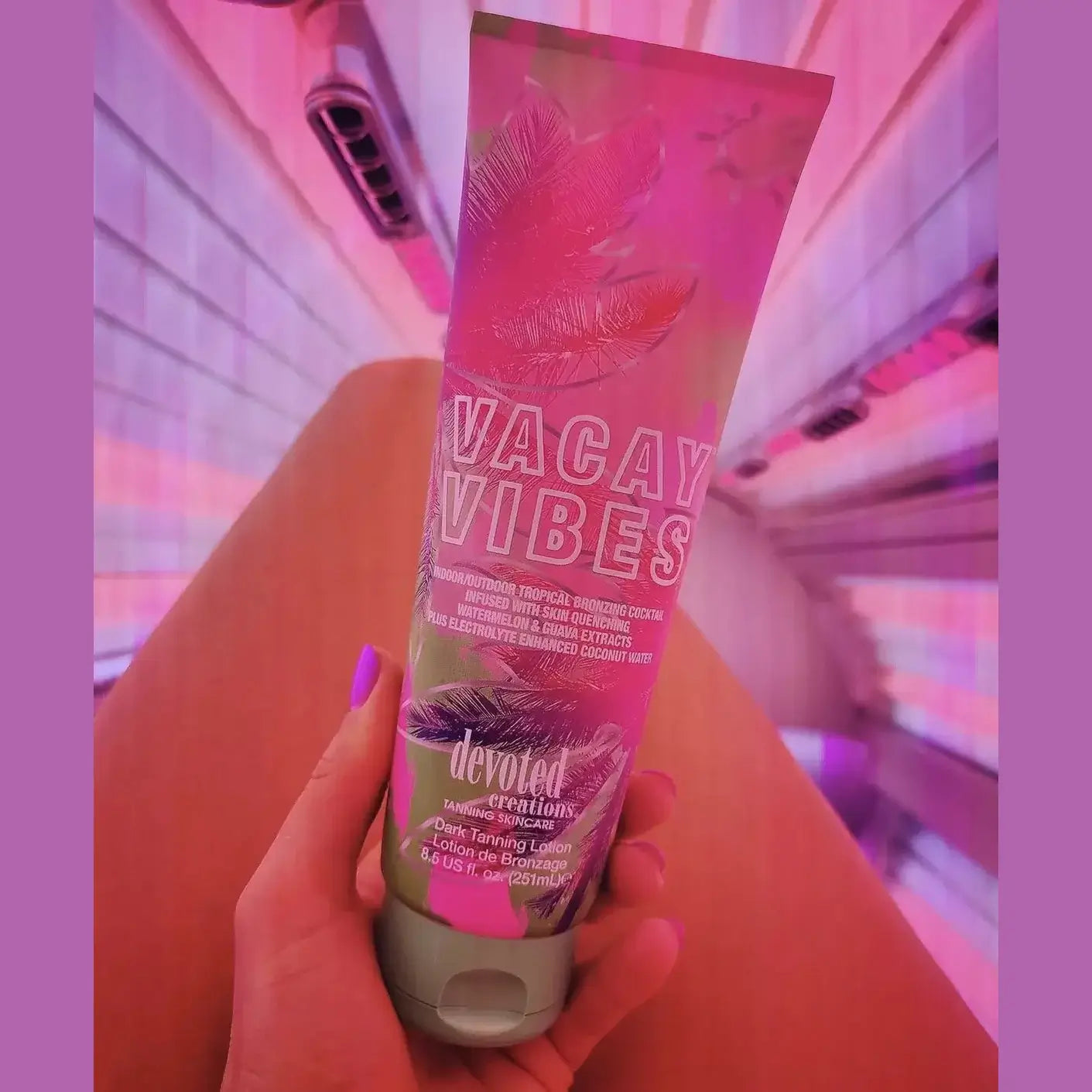 Tan activator Devoted Creations Vacay Vibes, Tropical Bronzing Lotion with hydrating Guava and Watermelon, 251 ml